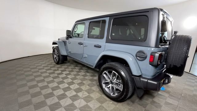 Used 2024 Jeep Wrangler Unlimited w/ Convenience Group AWD/4WD image 9