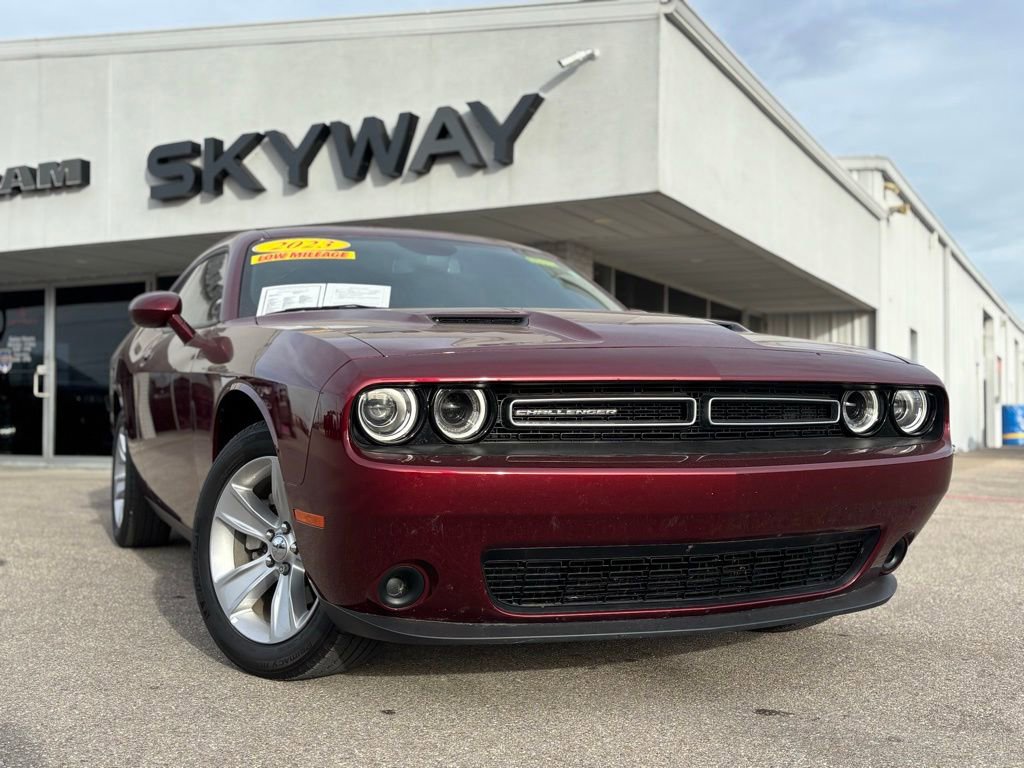 Used 2023 Dodge Challenger SXT image 1