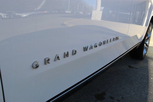 Used 2023 Jeep Grand Wagoneer L Series II w/ Premium Group II image 8