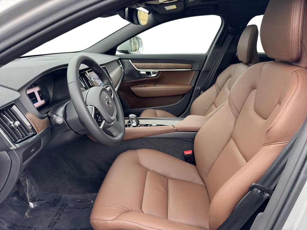 Certified 2025 Volvo V90 B6 Cross Country Plus image 11