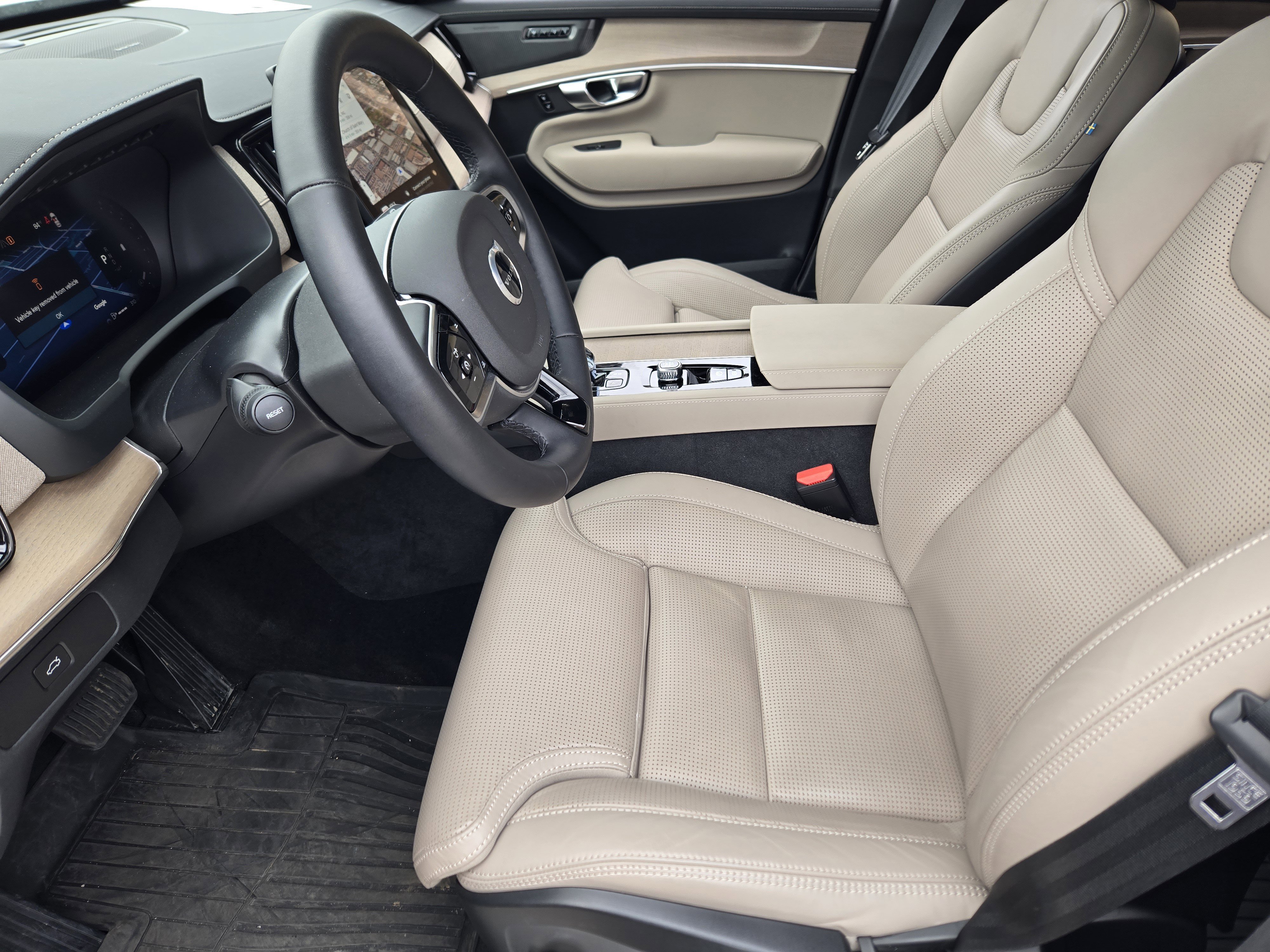 Used 2026 Volvo XC90 B6 Ultra w/ Protection Package Premier AWD/4WD image 18