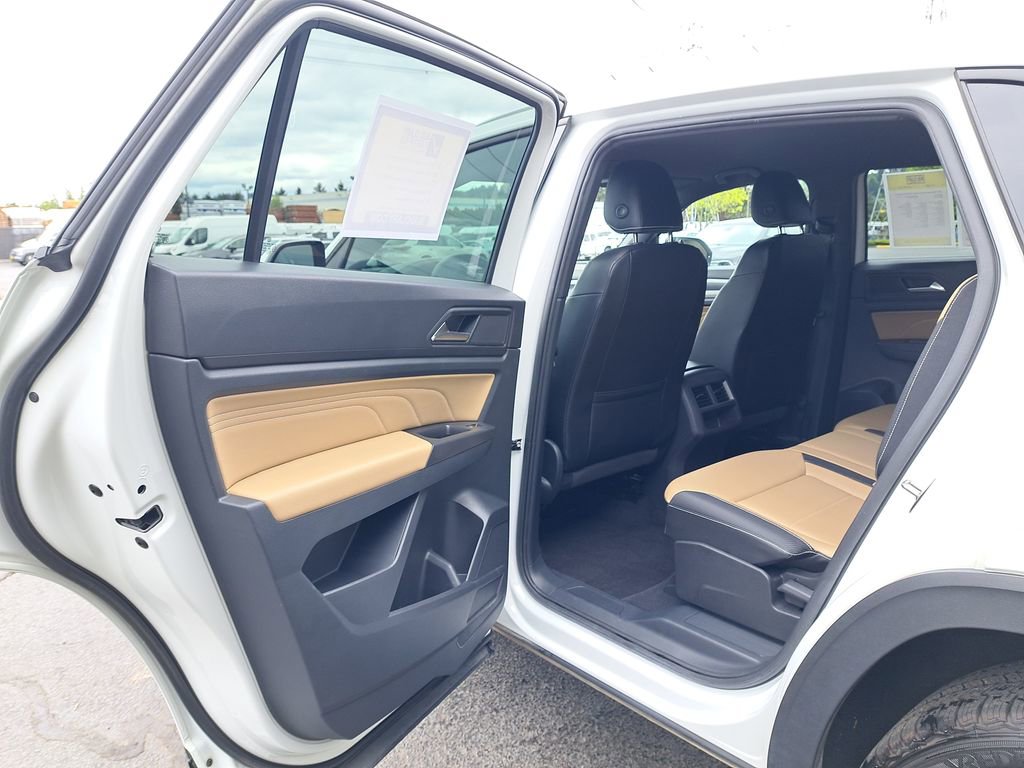 Used 2023 Volkswagen Atlas Cross Sport SE AWD/4WD image 12