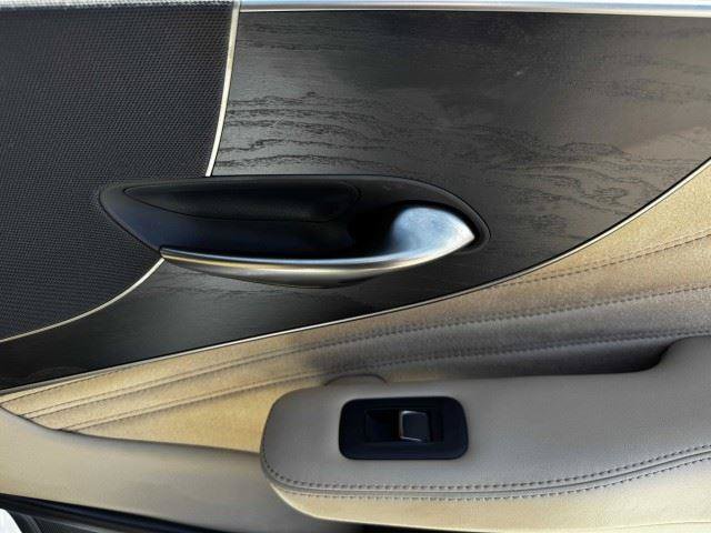 Used 2023 Lexus LS 500 w/ Accessory Package (Z2) RWD image 47