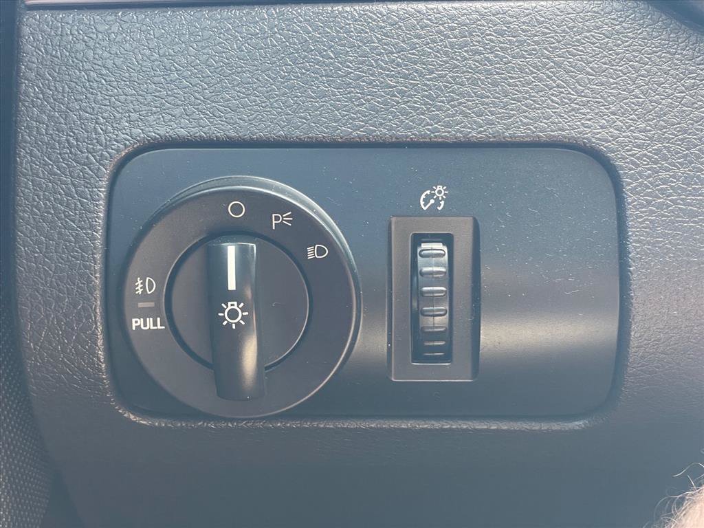 Used 2005 Ford Mustang GT Premium RWD image 18