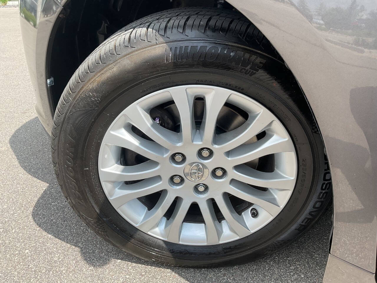 Used 2012 Toyota Sienna XLE FWD image 46