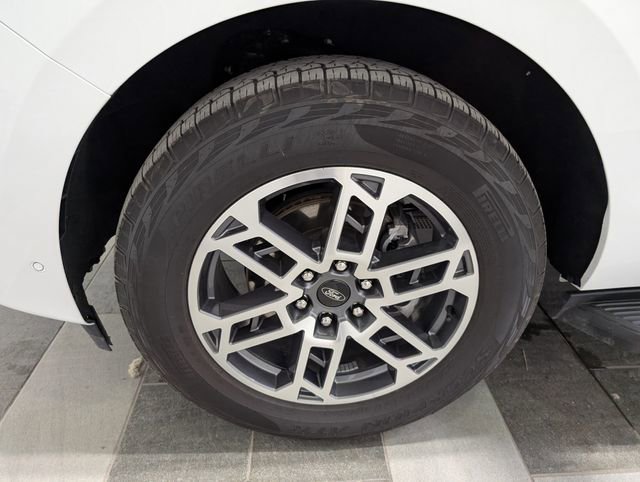 Used 2025 Ford Expedition Active AWD/4WD image 7