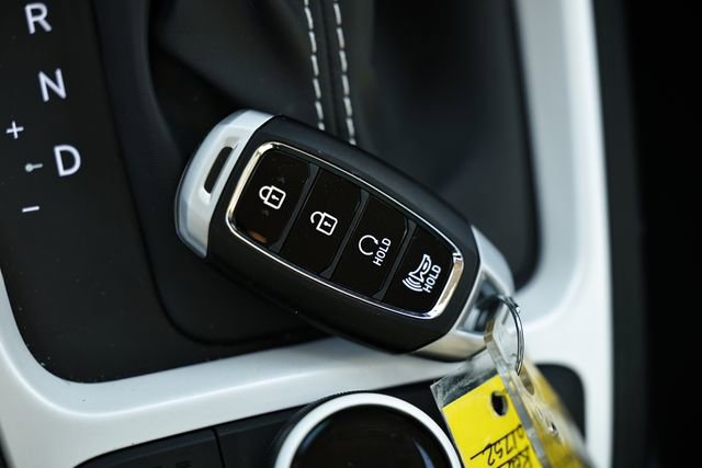 Used 2024 Hyundai Venue Limited image 43