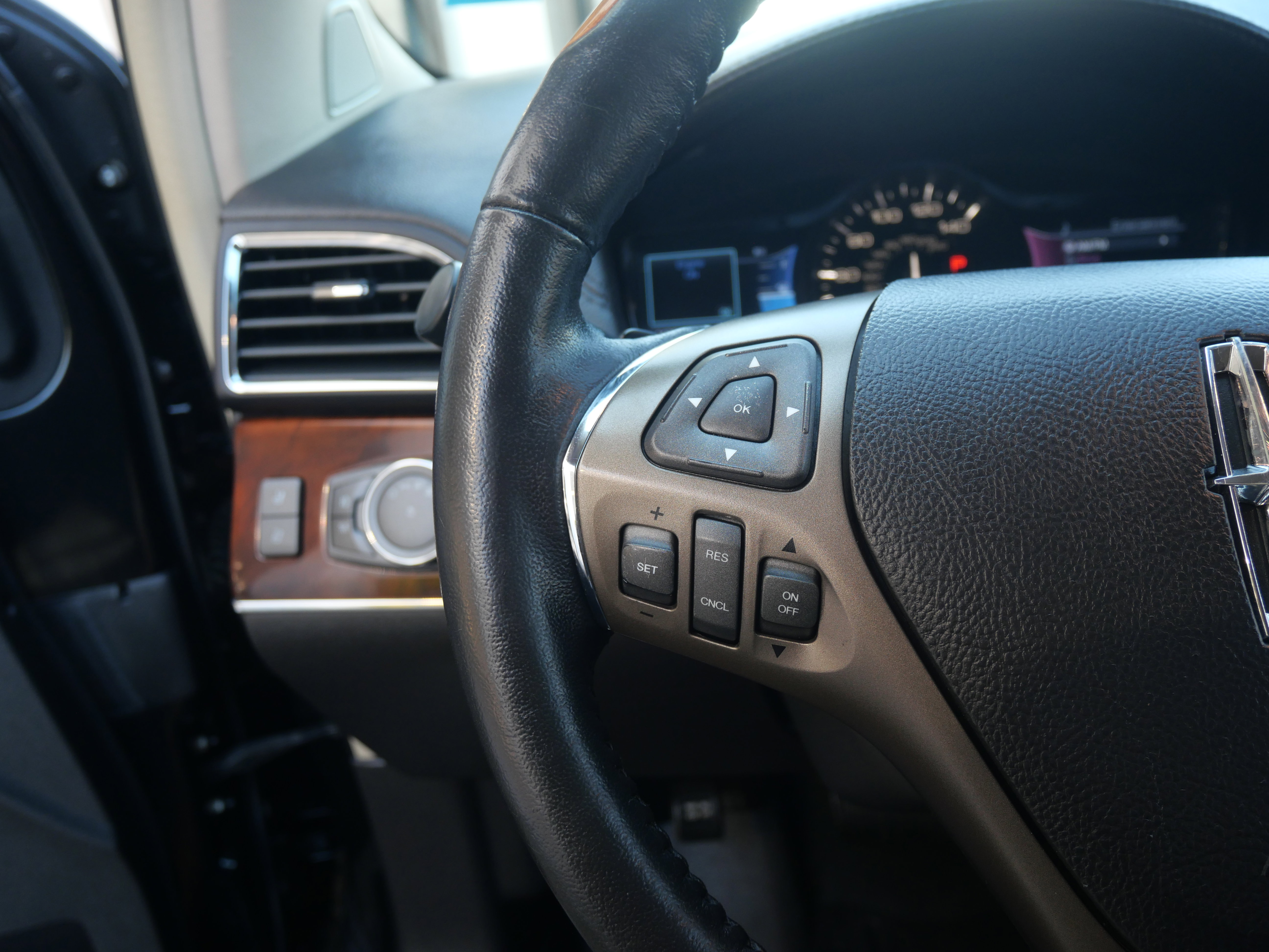 Used 2013 Lincoln MKX FWD image 23