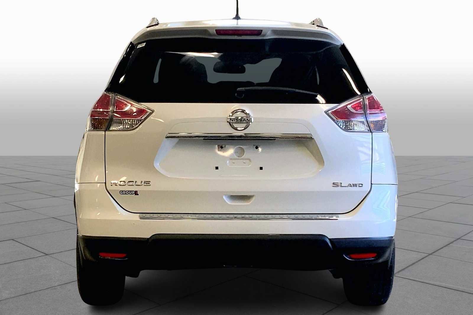 Used 2016 Nissan Rogue SL w/ SL Premium Package image 4