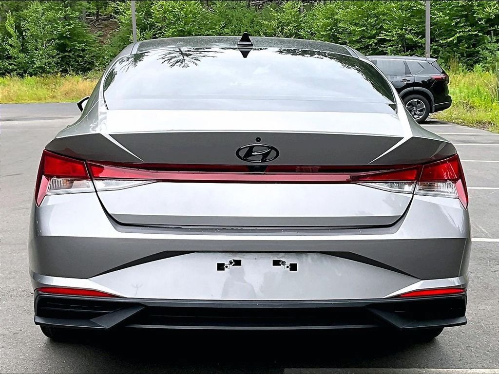 Used 2023 Hyundai Elantra SEL w/ Convenience Package FWD image 5