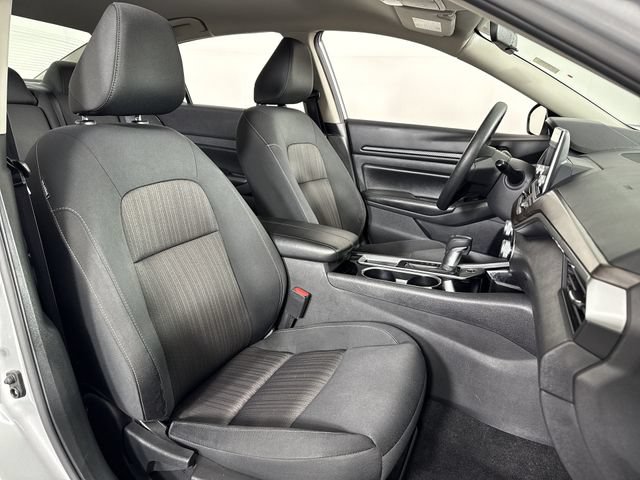 Used 2024 Nissan Altima 2.5 SV FWD image 24