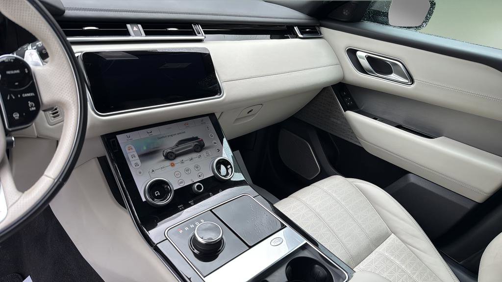 Used 2018 Land Rover Range Rover Velar R-Dynamic HSE AWD/4WD image 27