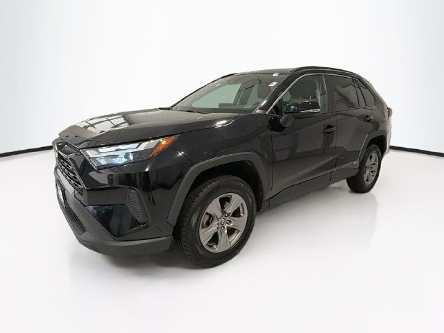 Certified 2022 Toyota RAV4 XLE w/ XLE Grade Weather Package AWD/4WD image 3