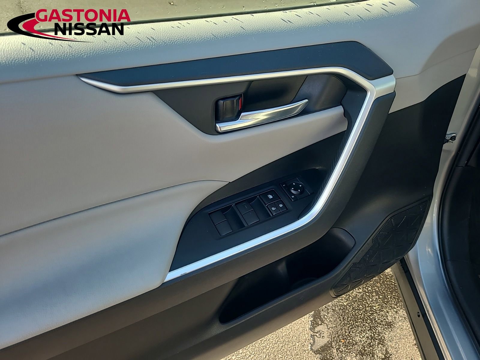 Used 2019 Toyota RAV4 XLE w/ Phone Cable & Charge Package image 31