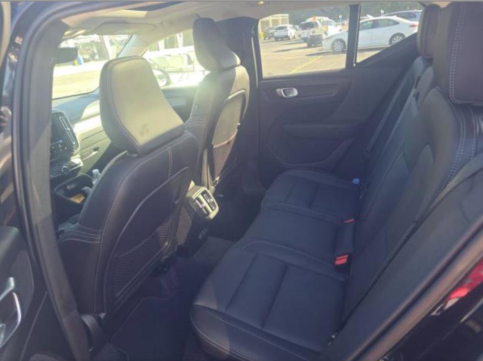 Used 2025 Volvo XC40 B5 Core image 10