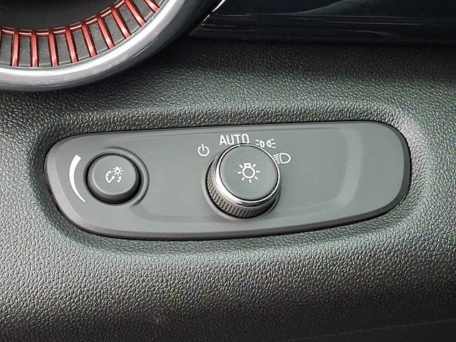 Used 2025 Chevrolet Trax RS FWD image 24