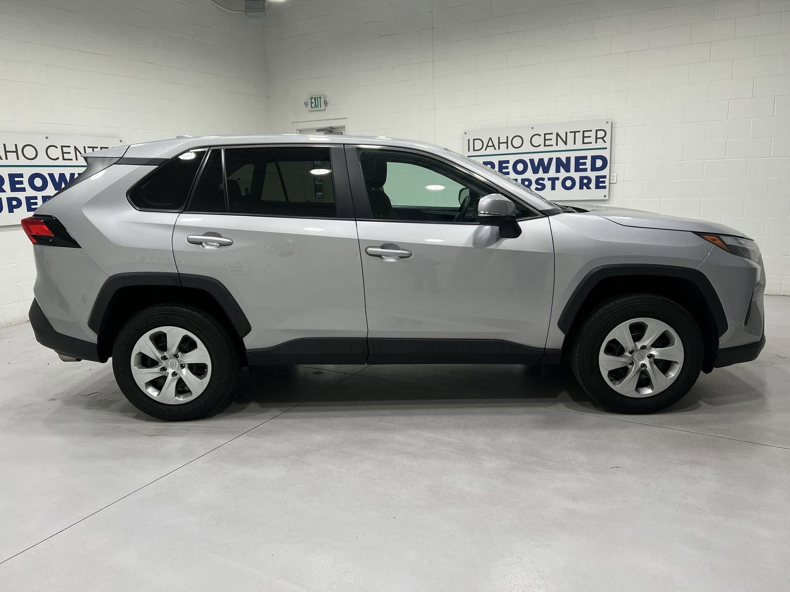Used 2023 Toyota RAV4 LE image 9