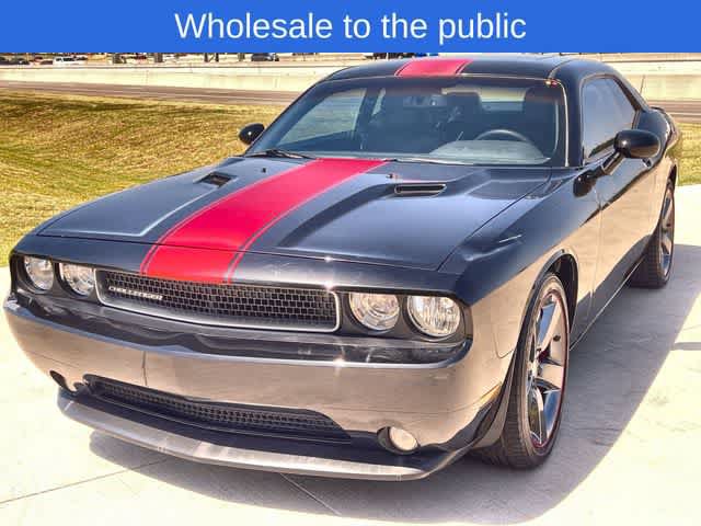 Used 2013 Dodge Challenger SXT RWD image 2