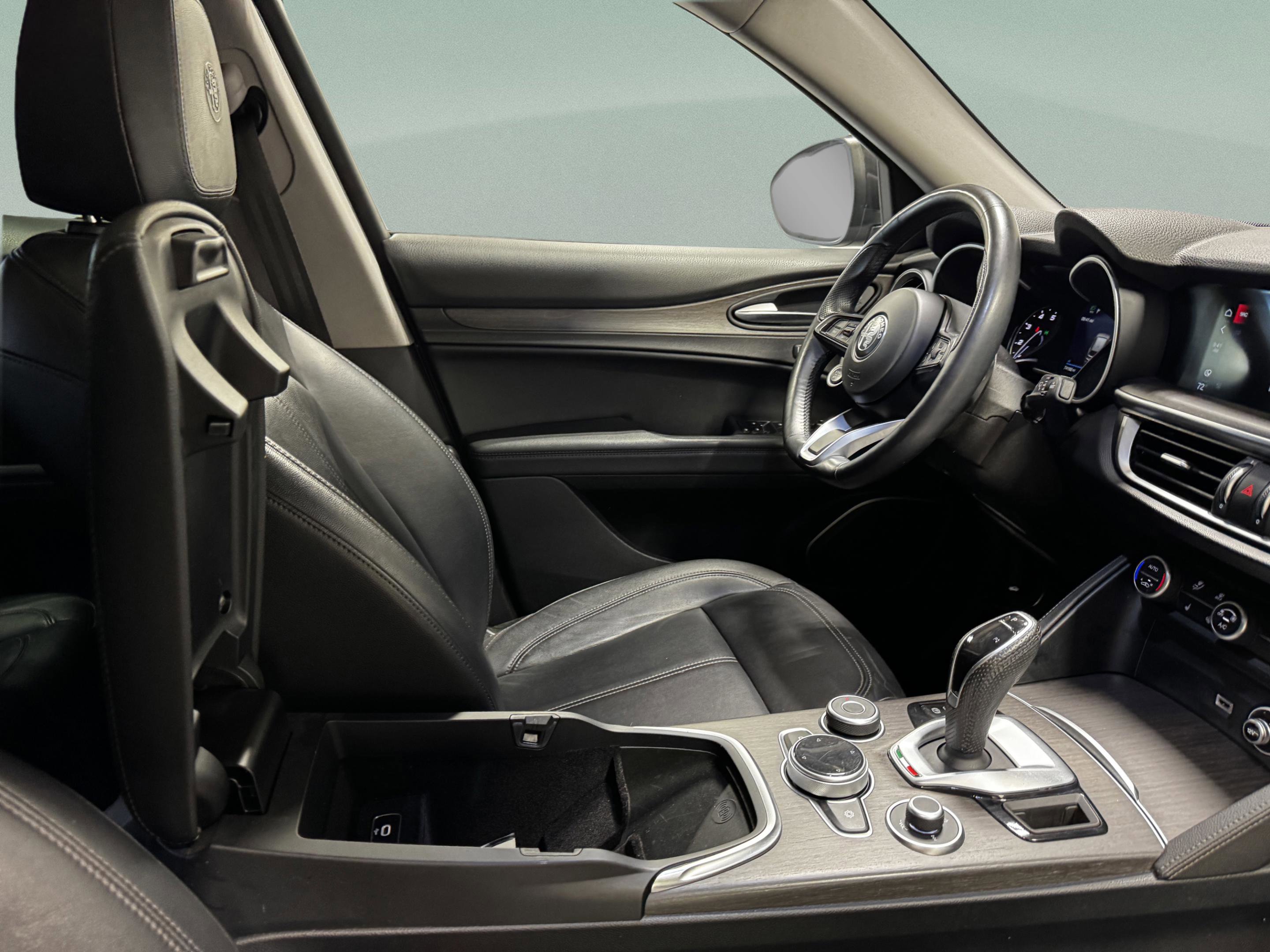 Used 2020 Alfa Romeo Stelvio Ti w/ Nero Edizione image 29