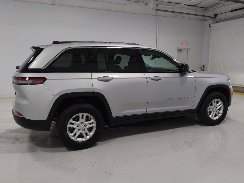 Used 2023 Jeep Grand Cherokee Laredo w/ Luxury Tech Group I AWD/4WD image 10