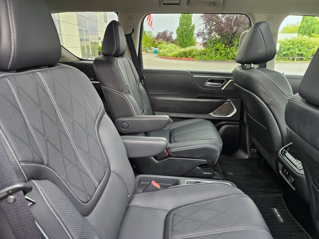 Used 2025 INFINITI QX80 Sensory AWD/4WD image 15