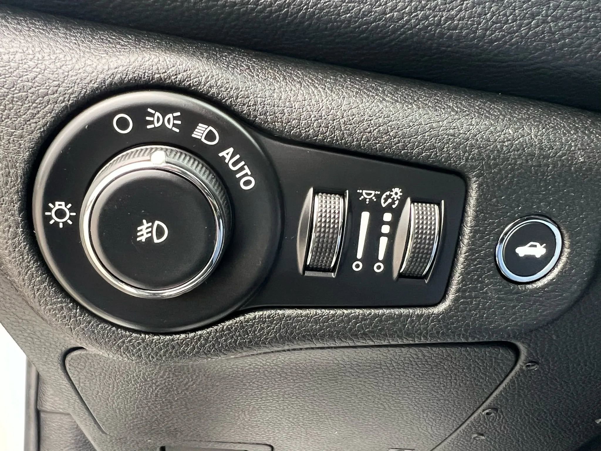 Used 2015 Chrysler 200 S w/ Navigation & Sound Group I image 12