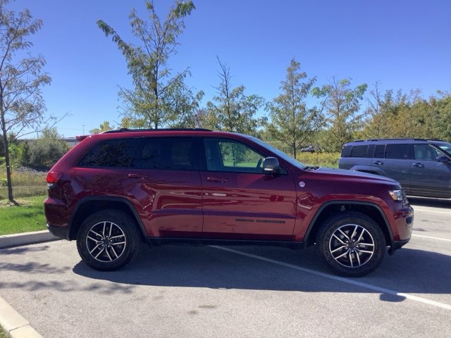 Used 2019 Jeep Grand Cherokee Trailhawk w/ Trailhawk Luxury Group AWD/4WD image 4