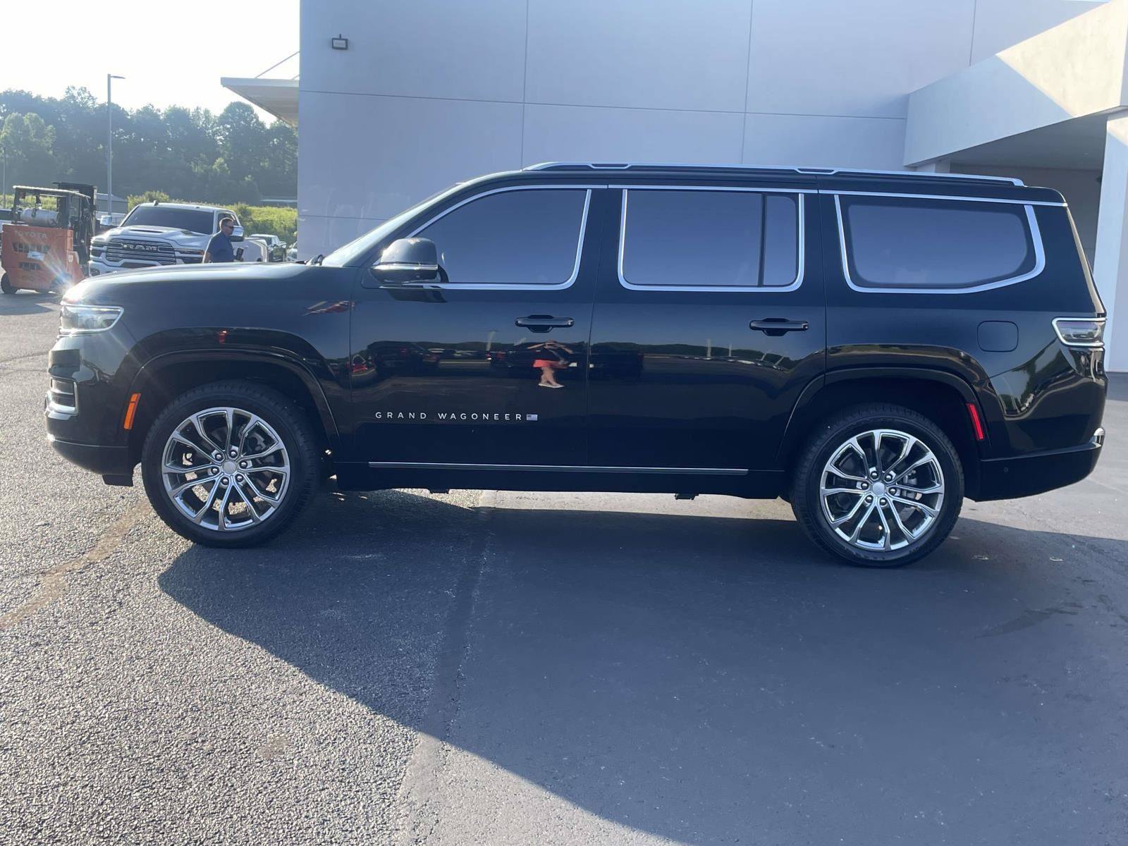 Used 2022 Jeep Grand Wagoneer Series II w/ Premium Group II AWD/4WD image 10