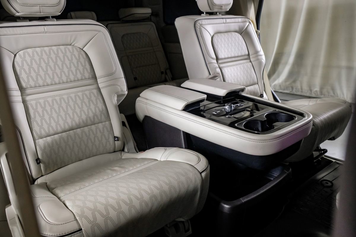 Used 2020 Lincoln Navigator Black Label w/ Cargo Convenience Package AWD/4WD image 31