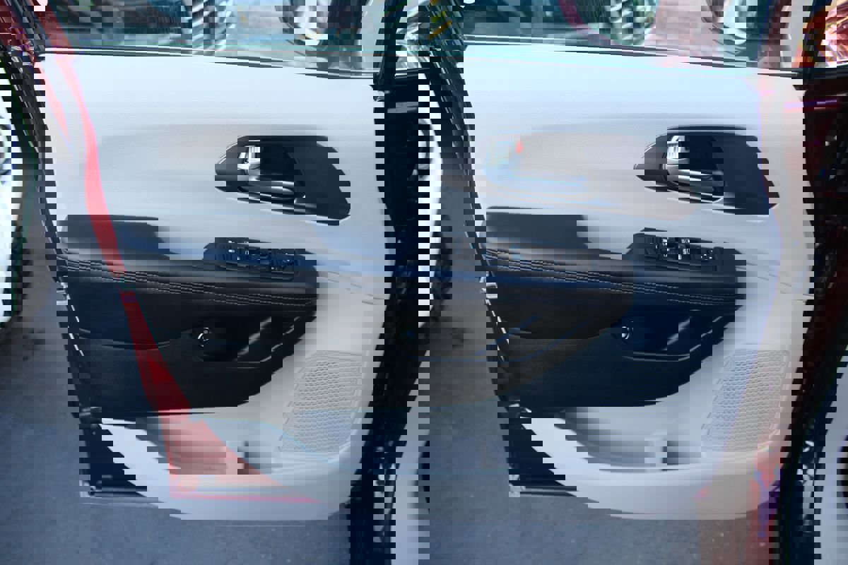 Used 2017 Chrysler Pacifica Platinum image 19