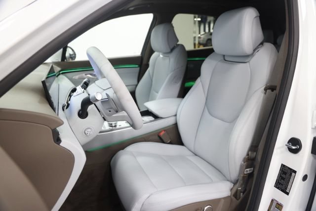 New 2026 Genesis GV70 2.5T Advanced w/ G1 Accessory Package AWD/4WD image 18