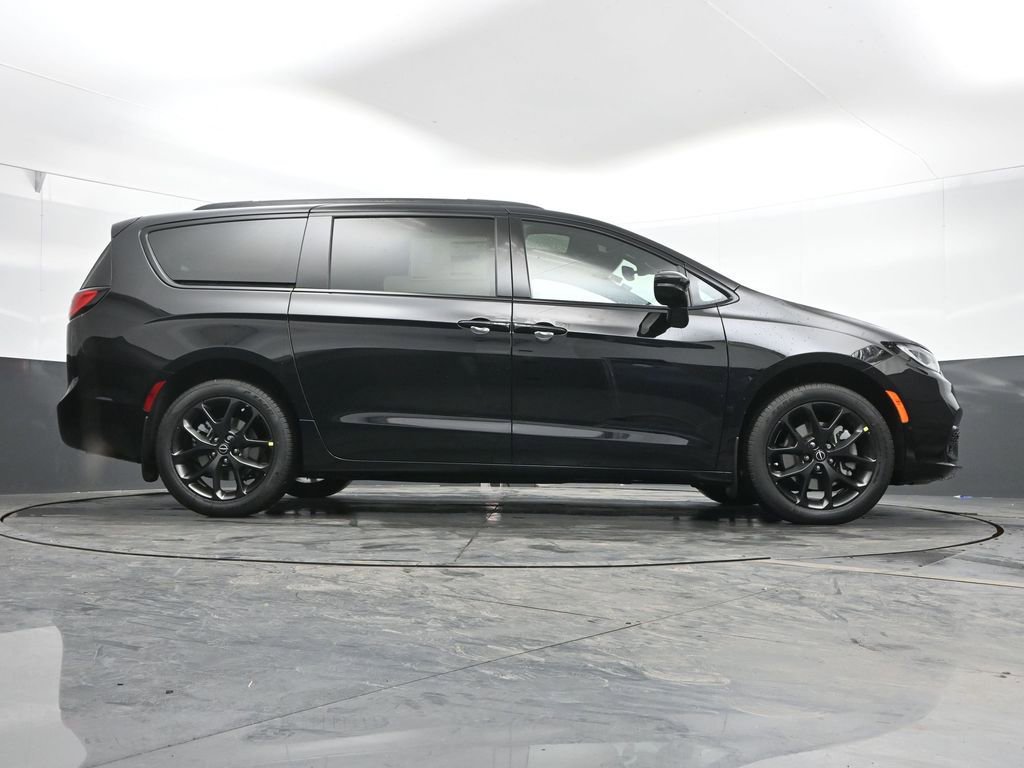 New 2026 Chrysler Pacifica Limited w/ S Appearance Package AWD/4WD image 40