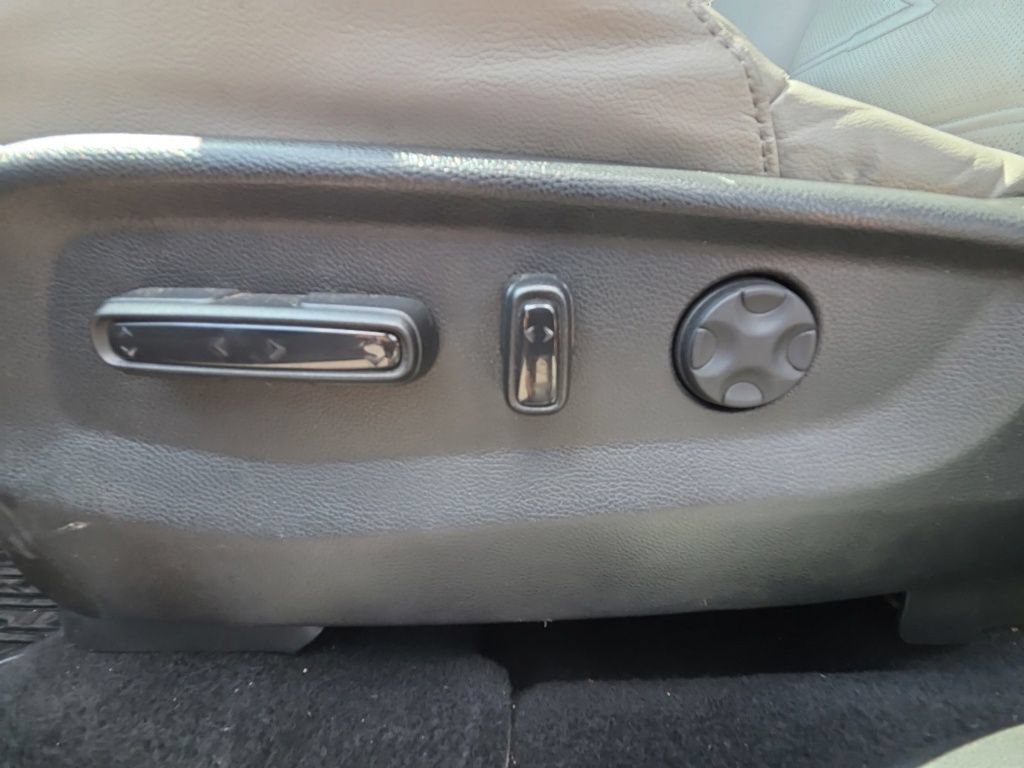Used 2018 Honda CR-V Touring image 19