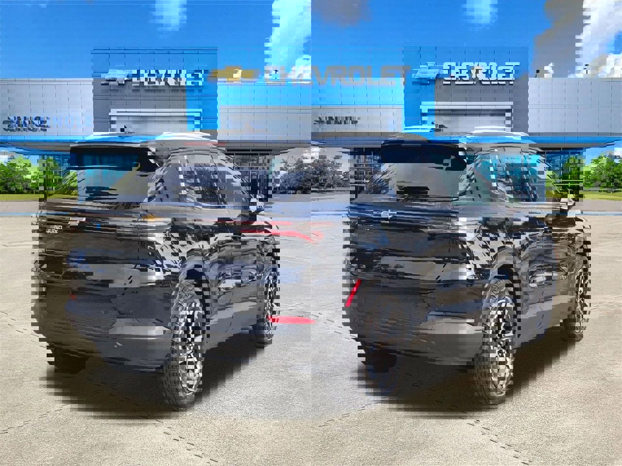 New 2026 Chevrolet Equinox EV LT image 4