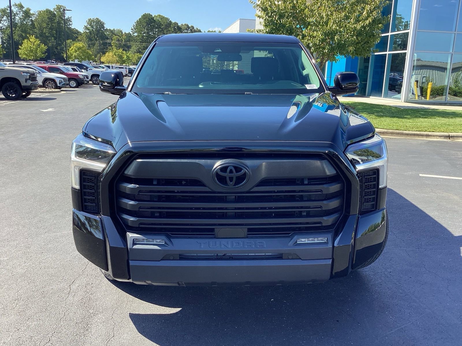 Used 2022 Toyota Tundra SR5 w/ Convenience Package image 5