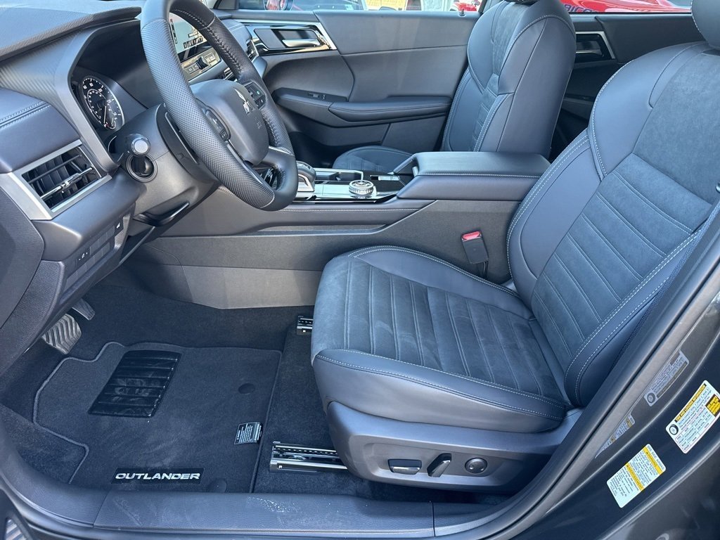 New 2025 Mitsubishi Outlander SE image 22