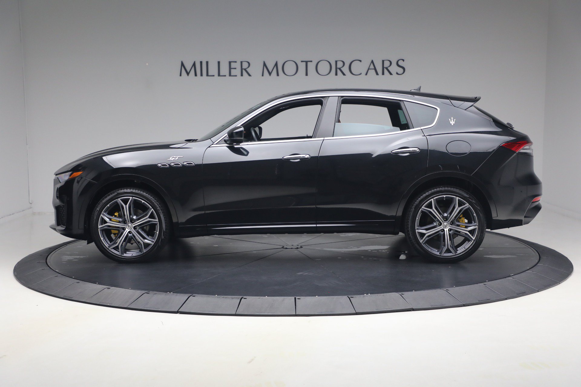 Certified 2022 Maserati Levante GT AWD/4WD image 3