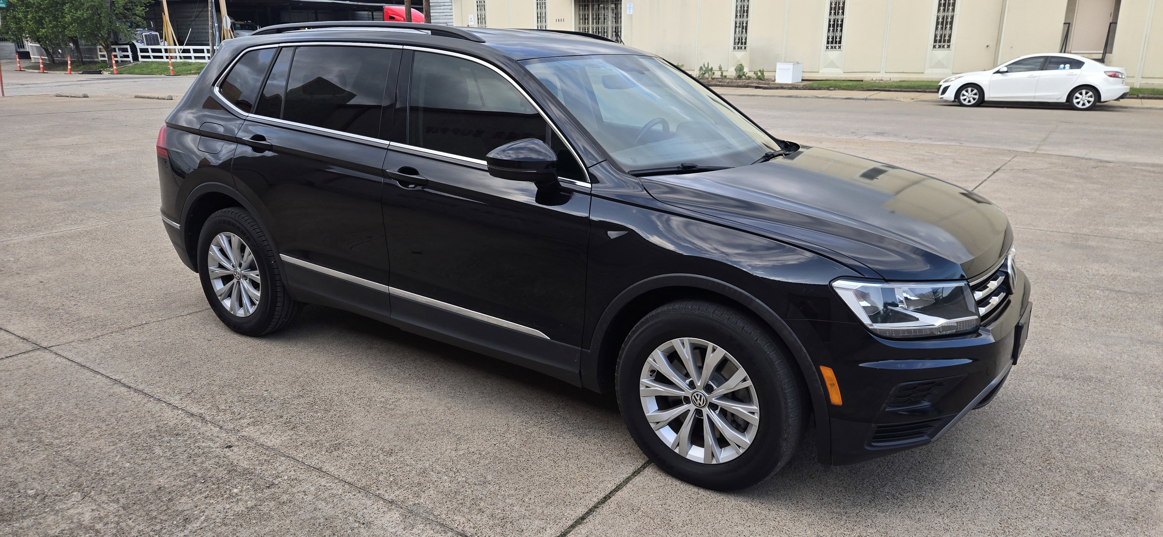 Used 2018 Volkswagen Tiguan SEL image 11