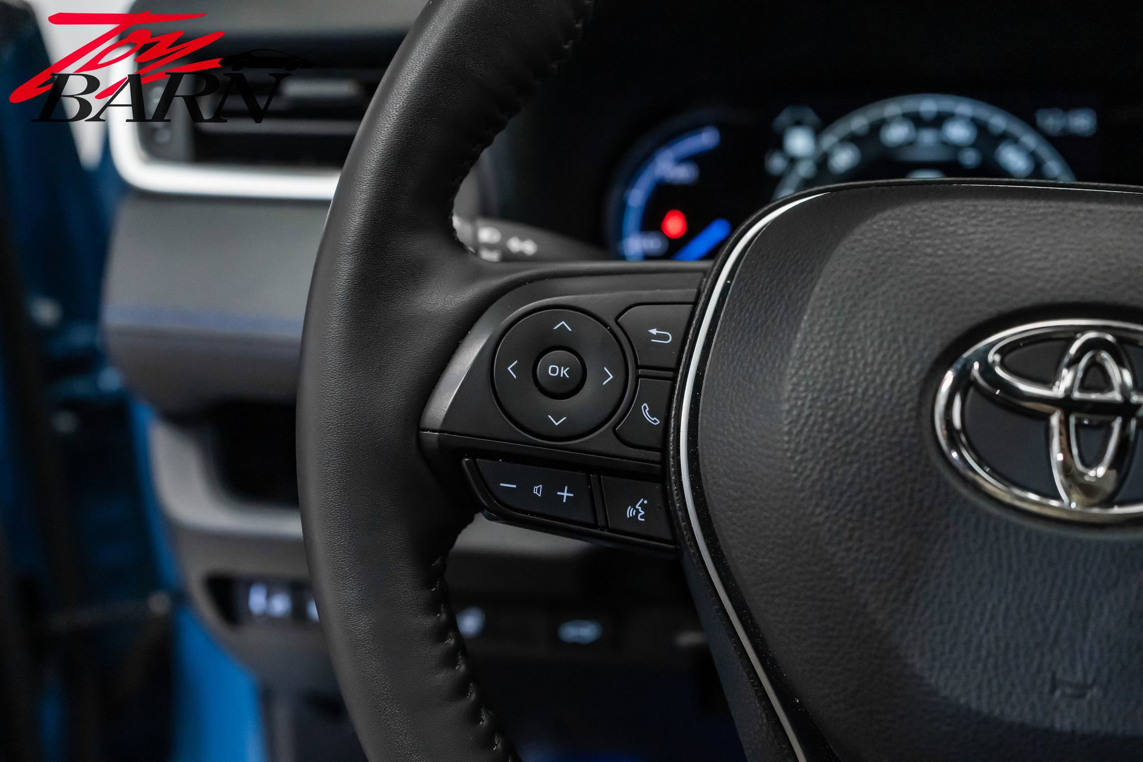 Used 2023 Toyota RAV4 SE w/ Convenience Package image 30