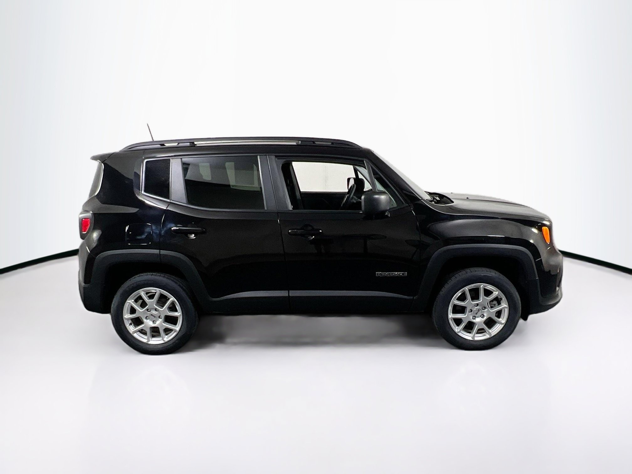 Used 2022 Jeep Renegade Latitude AWD/4WD image 4