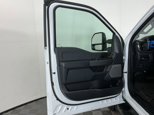 Certified 2025 Ford F350 Lariat w/ FX4 Off-Road Package image 15