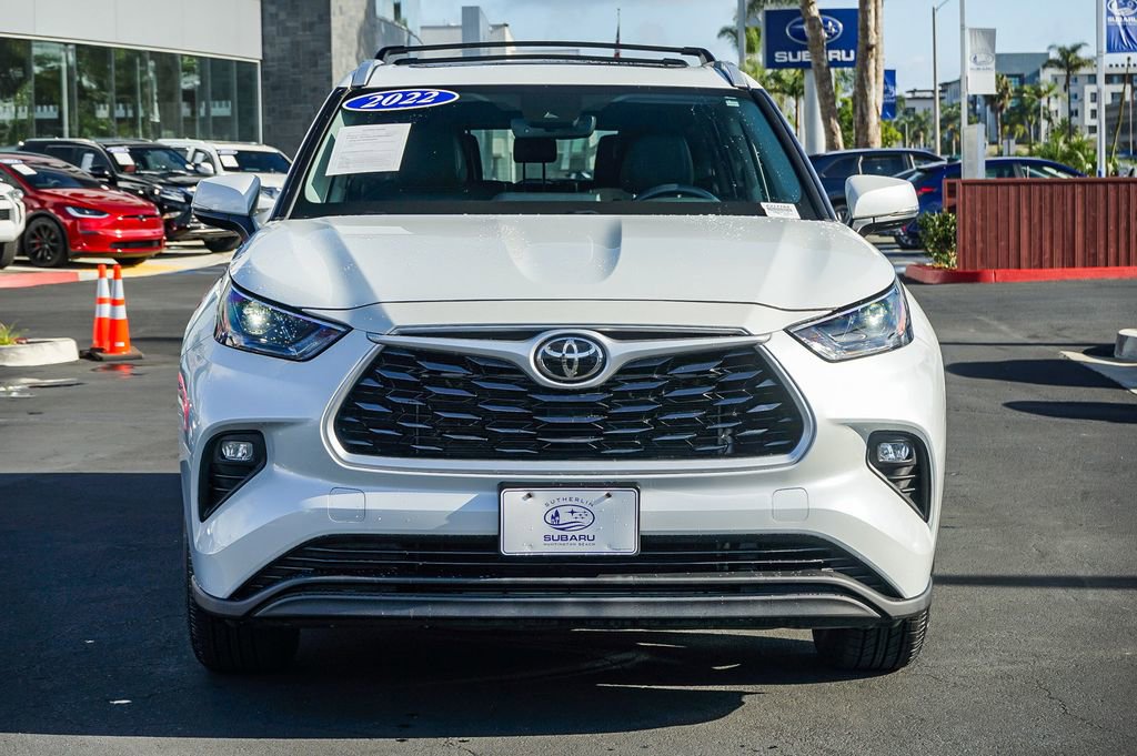 Used 2022 Toyota Highlander XLE image 2