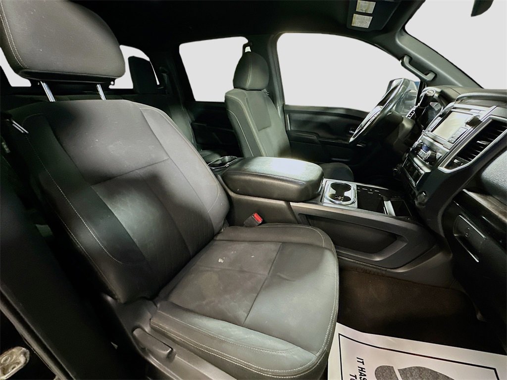 Used 2018 Nissan Titan SV w/ SV Convenience Package image 28