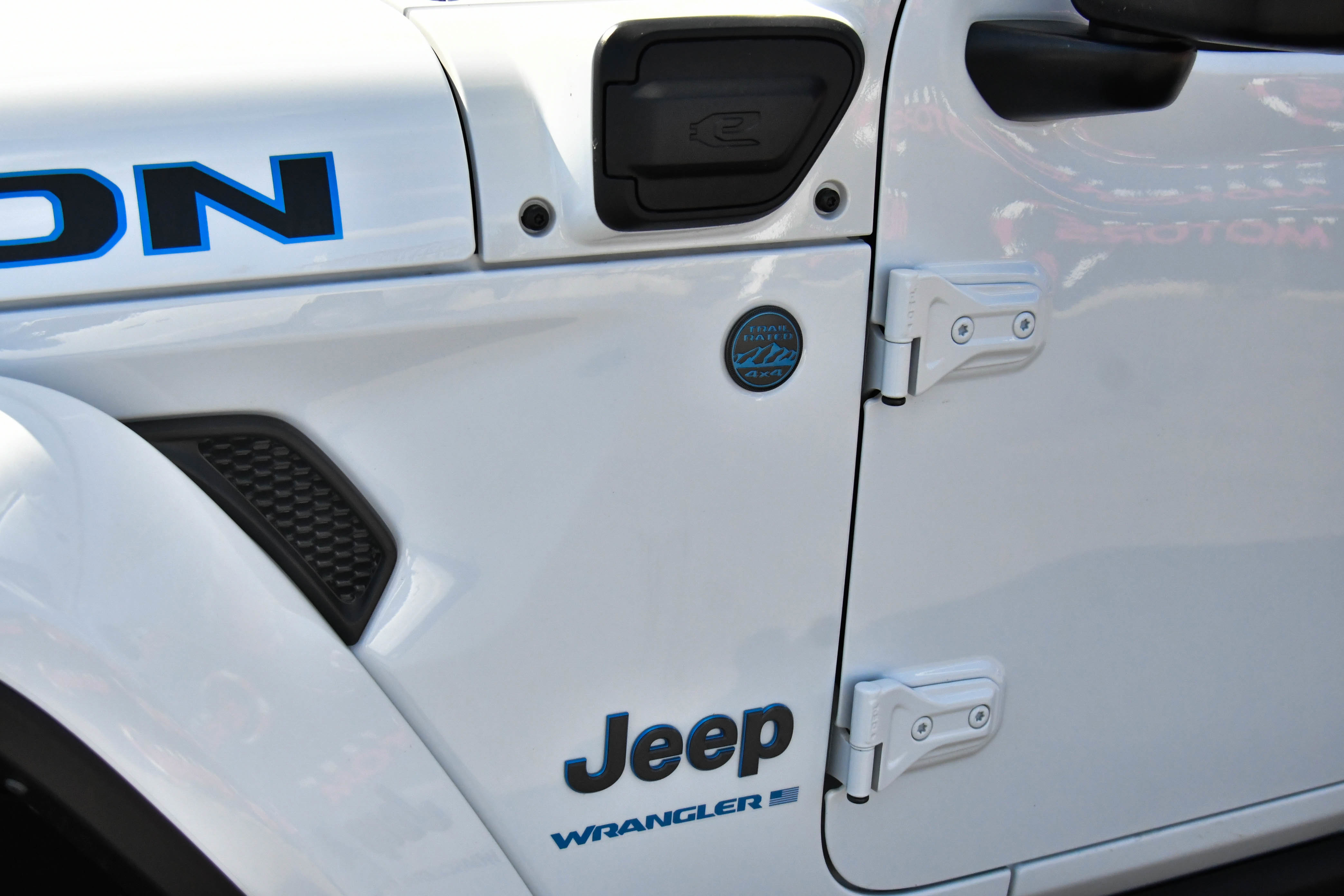 Used 2023 Jeep Wrangler Unlimited Rubicon 4xe w/ Steel Bumper Group image 16