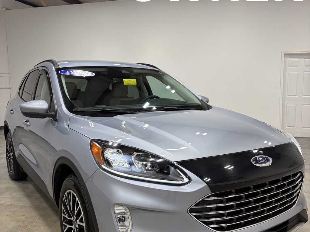 Certified 2022 Ford Escape Titanium w/ Class II Trailer Tow Package image 4