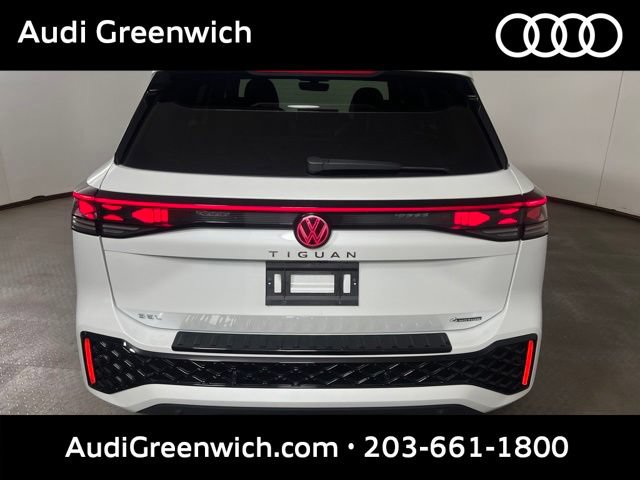 Used 2025 Volkswagen Tiguan SEL R-Line AWD/4WD image 6
