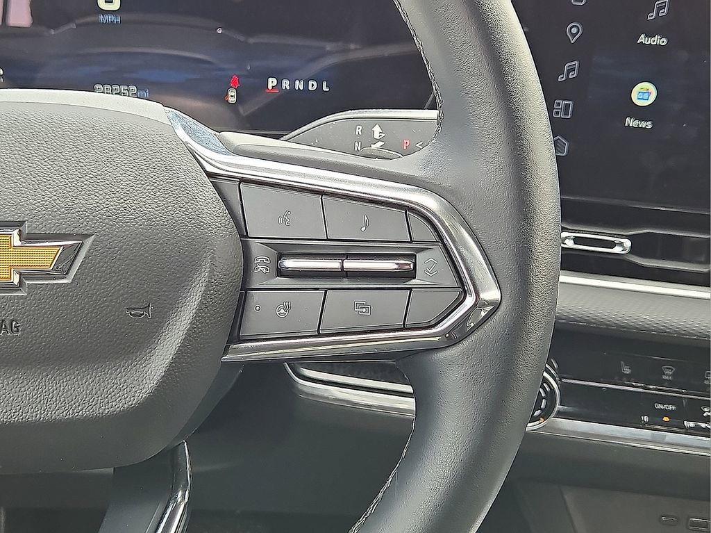 Used 2025 Chevrolet Equinox LT AWD/4WD image 19