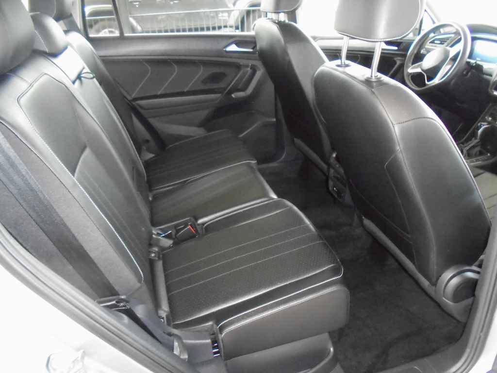 Used 2023 Volkswagen Tiguan SE AWD/4WD image 10