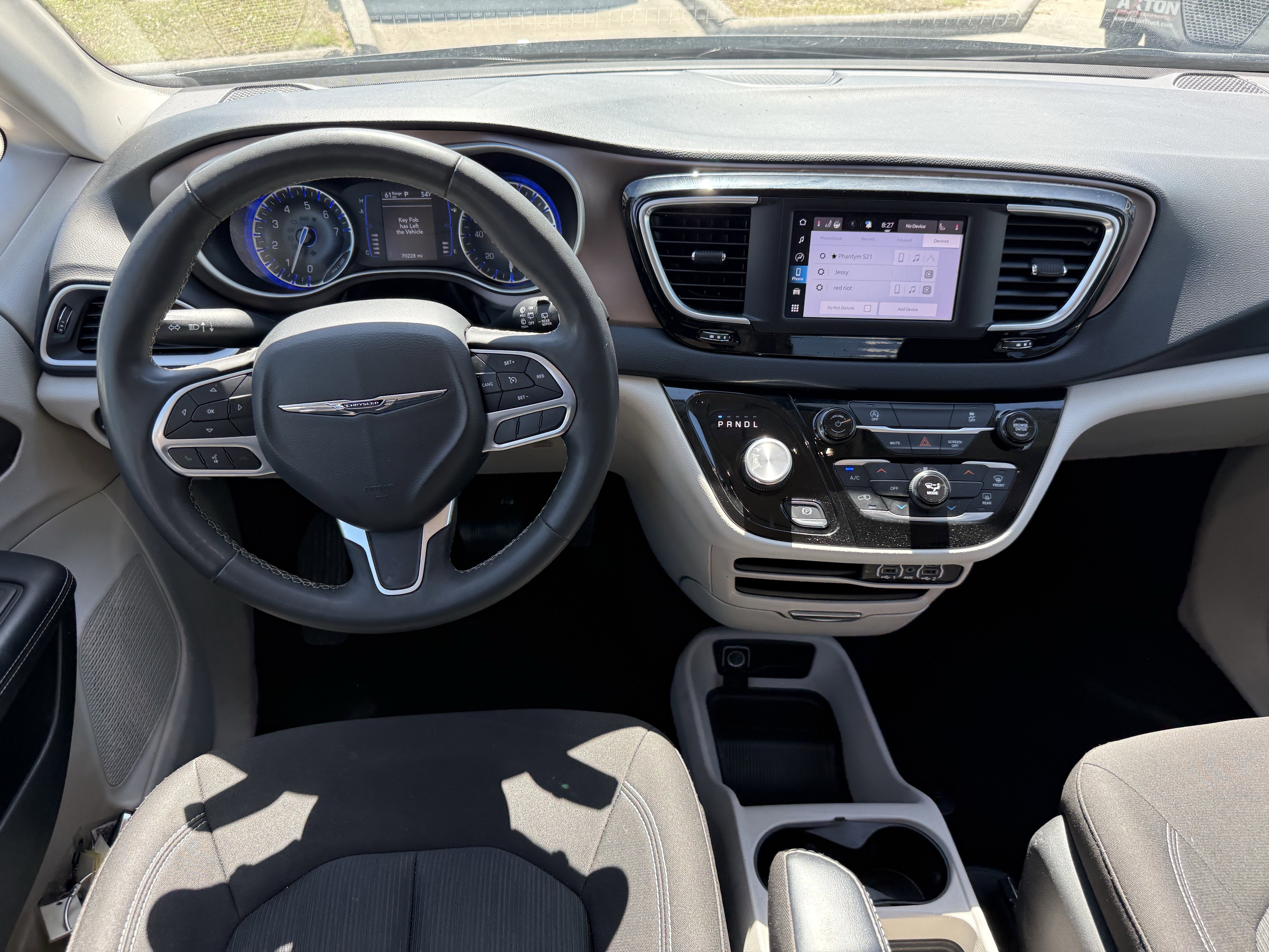 Used 2023 Chrysler Voyager LX image 14