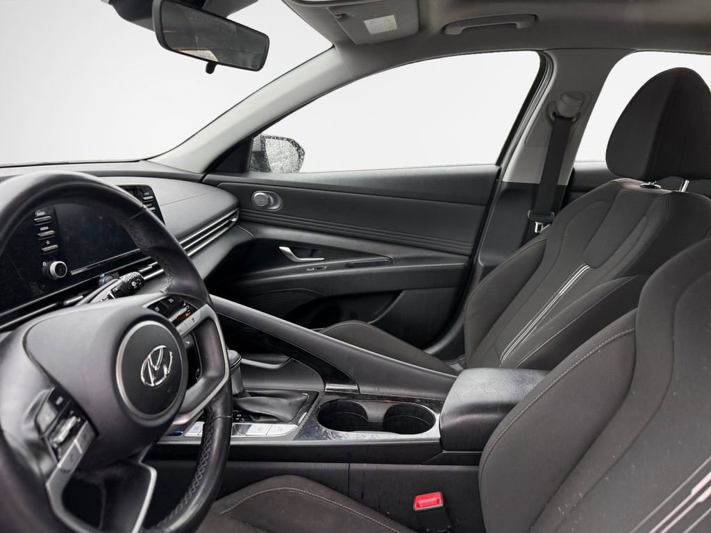 Used 2022 Hyundai Elantra SEL w/ Convenience + Premium Package image 10